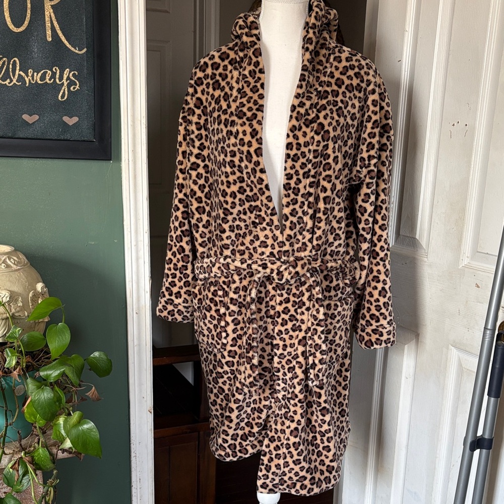 Vera Bradley Tan Leopard Print Robe